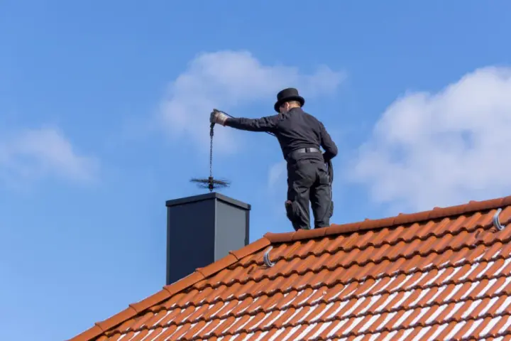 Kto naprawia kominy? Znajdź fachowca i zadbaj o bezpieczeństwo