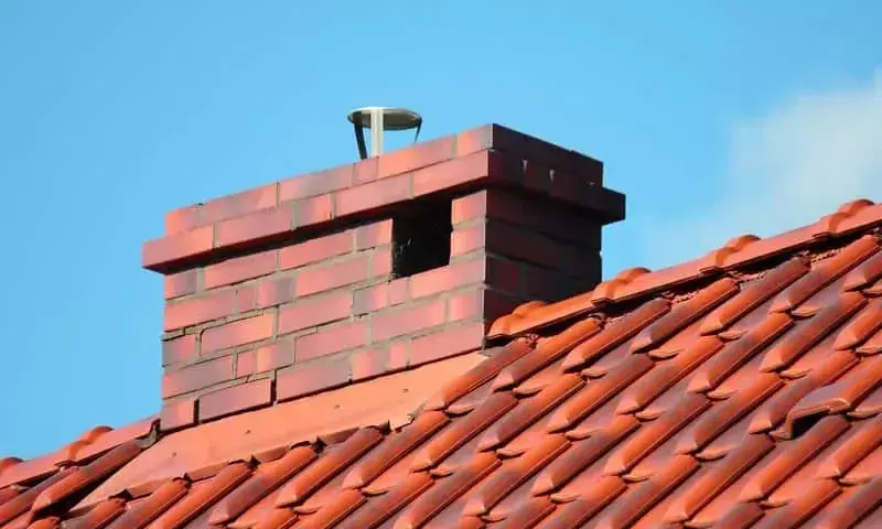 Ile kosztuje szlamowanie komina? Sprawdź, co wpłynie na cenę